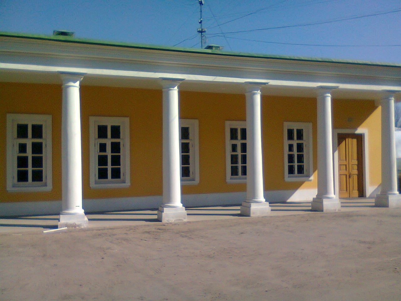 м