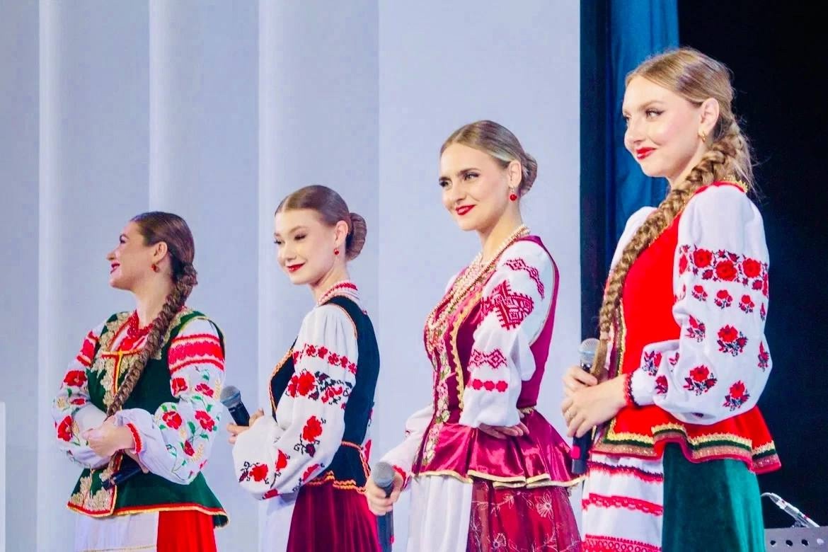 м