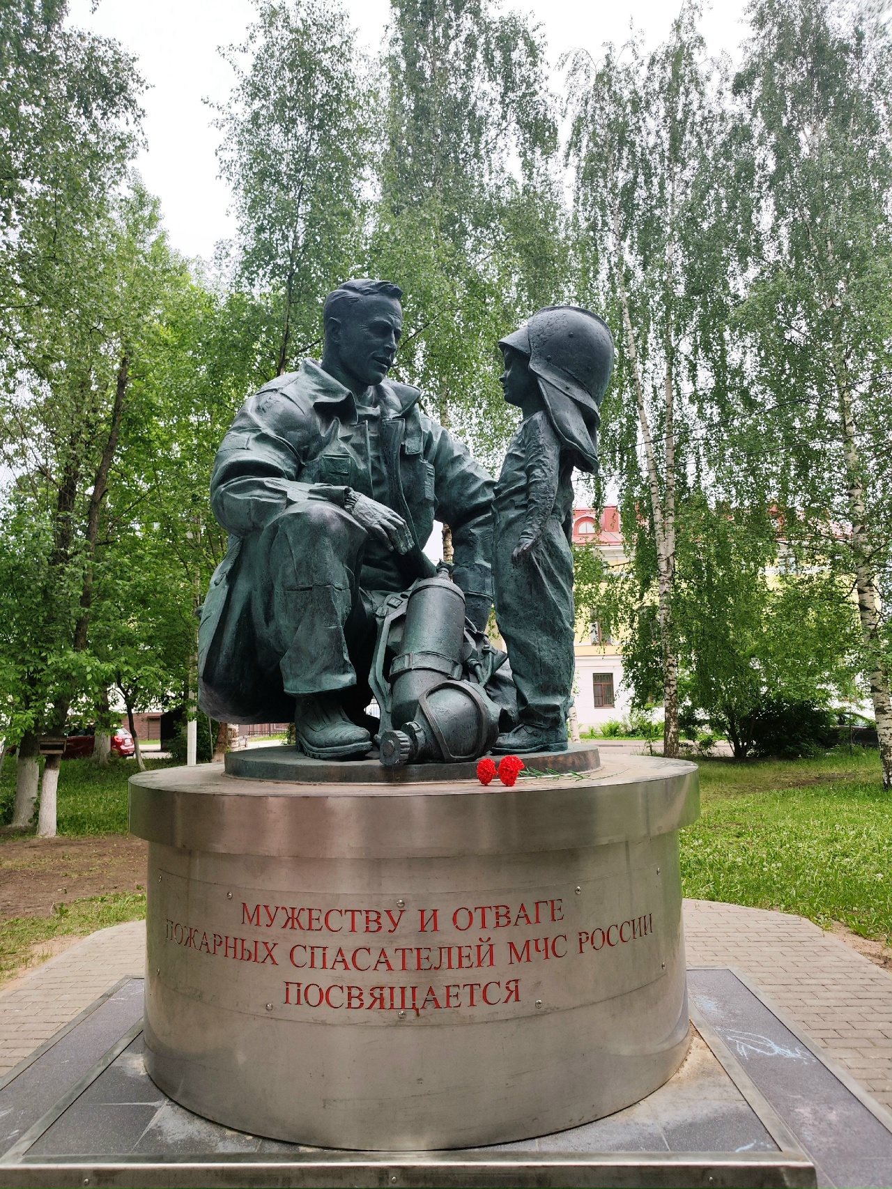 м